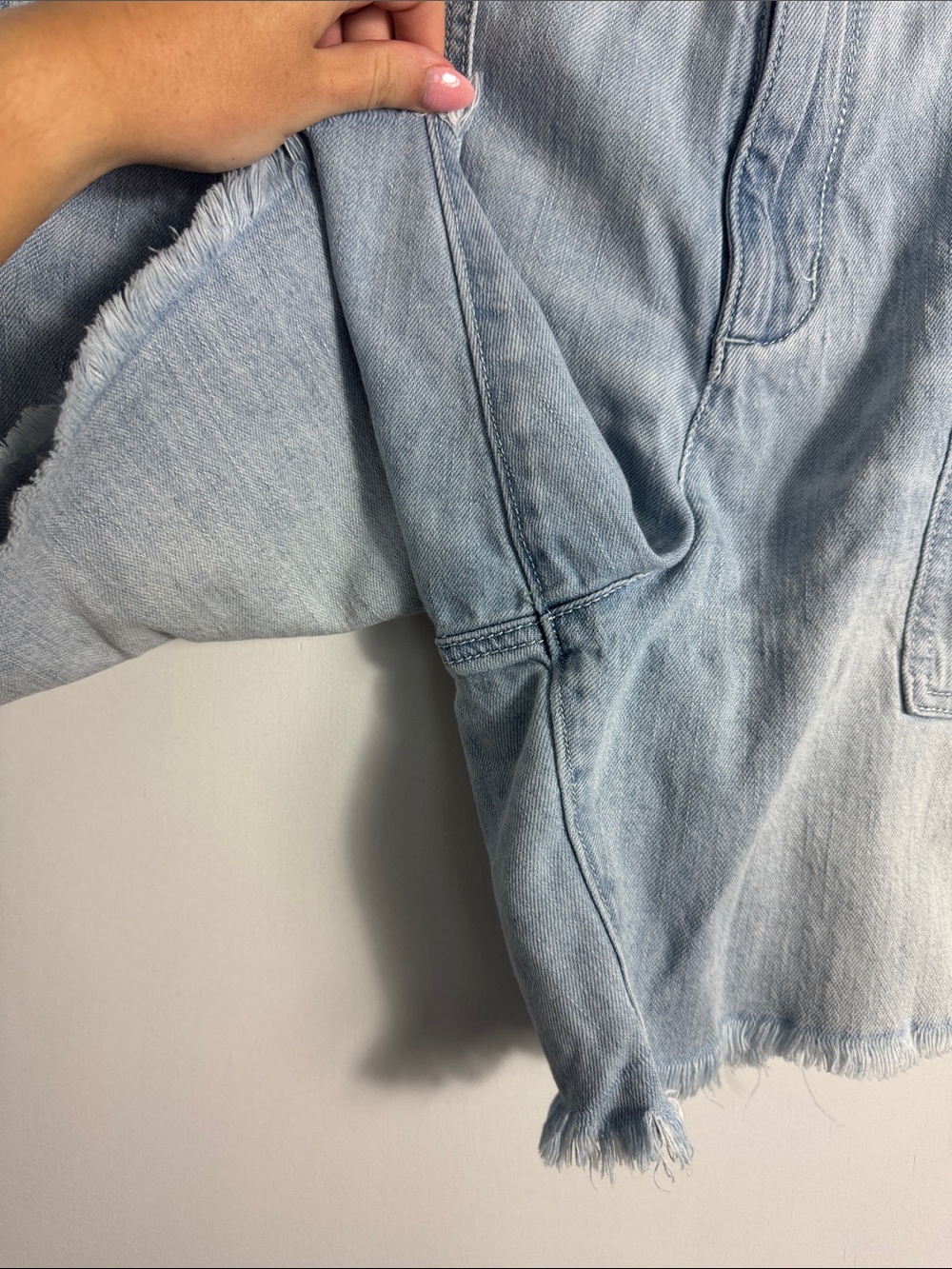 PILCRO Super High Rise Denim Bermuda Shorts Raw Hem Patch Pockets Jorts Size 28 - Picture 4 of 9